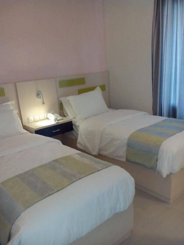 The Arizon At Malioboro Hotel Yogyakarta Bagian luar foto