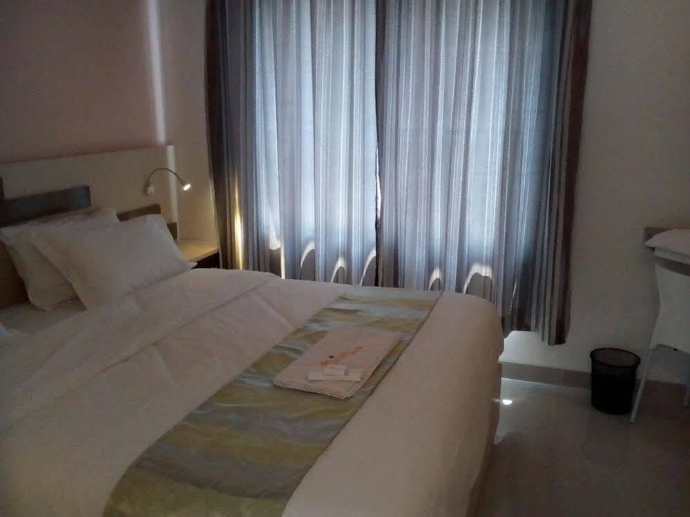 The Arizon At Malioboro Hotel Yogyakarta Bagian luar foto